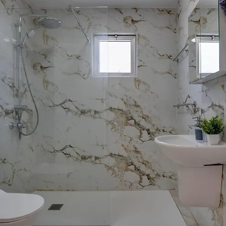 Apartment Makenzy Sandy Beachfront Paradise Larnaca