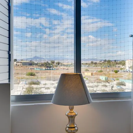 Makenzy Sandy Beachfront Paradise Apartment Larnaca