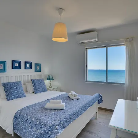 Makenzy Sandy Beachfront Paradise Apartment