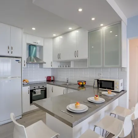 Apartment Makenzy Sandy Beachfront Paradise *