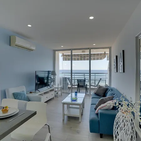 Makenzy Sandy Beachfront Paradise Apartment