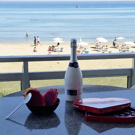דירה Makenzy Sandy Beachfront Paradise *