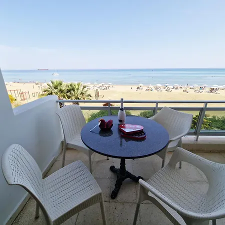 Makenzy Sandy Beachfront Paradise * לרנקה