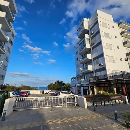 Makenzy Sandy Beachfront Paradise דירה
