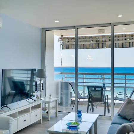 Makenzy Sandy Beachfront Paradise * לרנקה