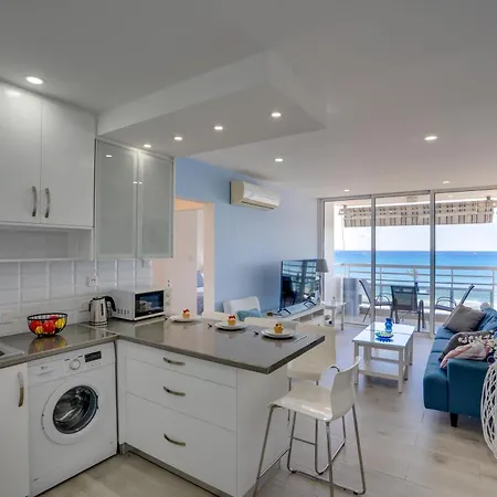 Makenzy Sandy Beachfront Paradise דירה לרנקה