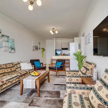 Makenzy Sandy Beachfront Paradise לרנקה