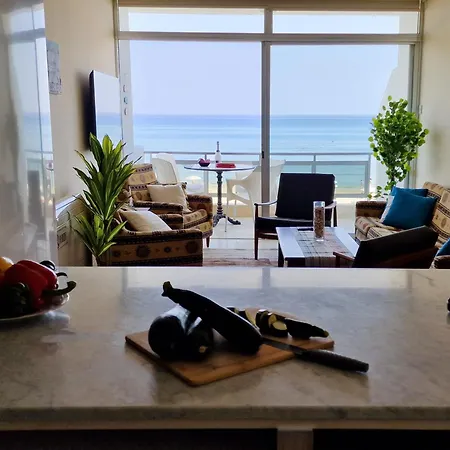 דירה Makenzy Sandy Beachfront Paradise לרנקה