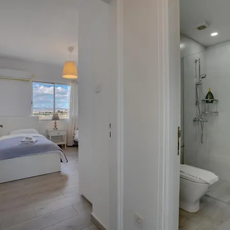 Makenzy Sandy Beachfront Paradise דירה