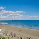 Apartment Makenzy Sandy Beachfront Paradise