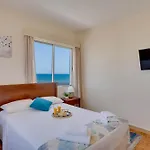 Apartment Makenzy Sandy Beachfront Paradise