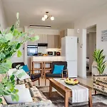 Apartment Makenzy Sandy Beachfront Paradise *