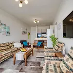 Makenzy Sandy Beachfront Paradise Larnaca