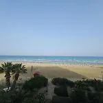 Makenzy Sandy Beachfront Paradise Apartment *