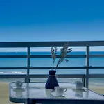 Apartment Makenzy Sandy Beachfront Paradise