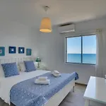 Makenzy Sandy Beachfront Paradise Apartment *