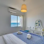 Apartment Makenzy Sandy Beachfront Paradise