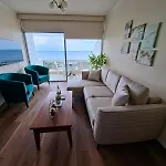 Makenzy Sandy Beachfront Paradise Apartment *
