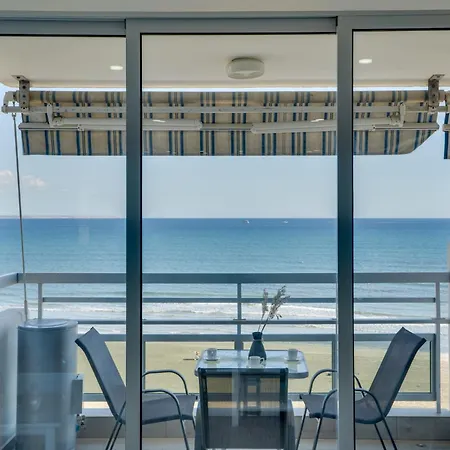 Makenzy Sandy Beachfront Paradise *