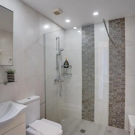 Apartament Makenzy Sandy Beachfront Paradise