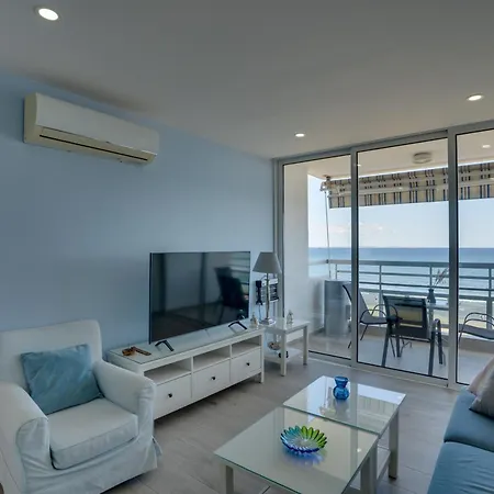 Makenzy Sandy Beachfront Paradise Apartment *