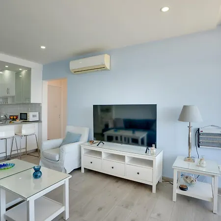 Makenzy Sandy Beachfront Paradise לרנקה