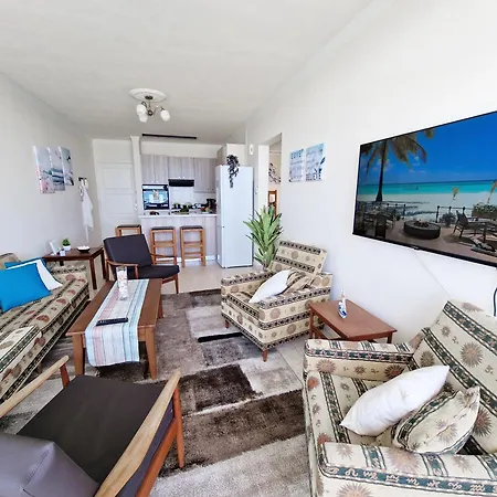 Makenzy Sandy Beachfront Paradise * Larnaka