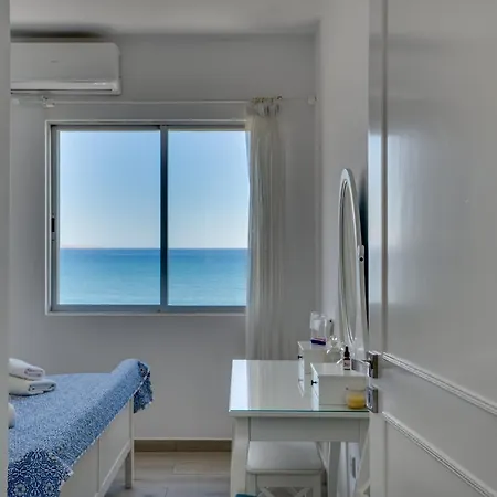 Makenzy Sandy Beachfront Paradise * Larnaka