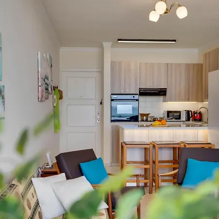 Apartment Makenzy Sandy Beachfront Paradise