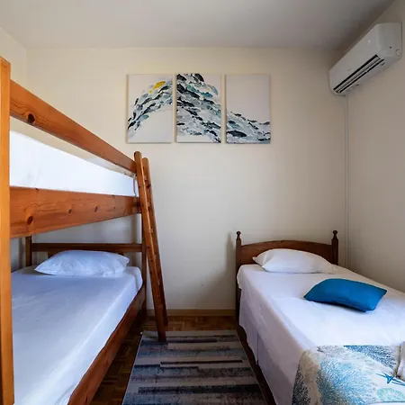 Makenzy Sandy Beachfront Paradise Apartment Larnaka