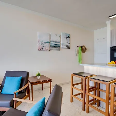 Makenzy Sandy Beachfront Paradise * لارنكا