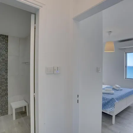 Apartment Makenzy Sandy Beachfront Paradise