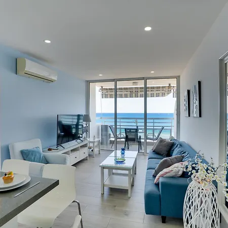 Makenzy Sandy Beachfront Paradise شقة