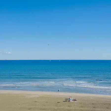 Makenzy Sandy Beachfront Paradise * لارنكا