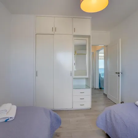 Makenzy Sandy Beachfront Paradise *