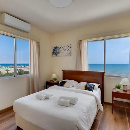 Makenzy Sandy Beachfront Paradise Appartamento *