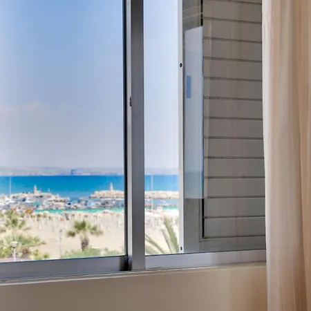 Makenzy Sandy Beachfront Paradise Appartamento