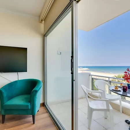 Makenzy Sandy Beachfront Paradise Appartamento Larnaca