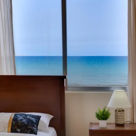 Makenzy Sandy Beachfront Paradise * Larnaca