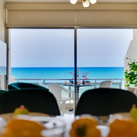 Makenzy Sandy Beachfront Paradise * Larnaca