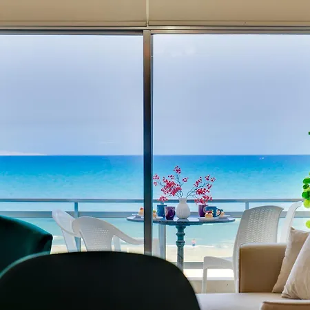 Makenzy Sandy Beachfront Paradise Appartamento *