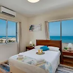 Makenzy Sandy Beachfront Paradise Apartman