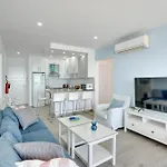 Apartman Makenzy Sandy Beachfront Paradise *