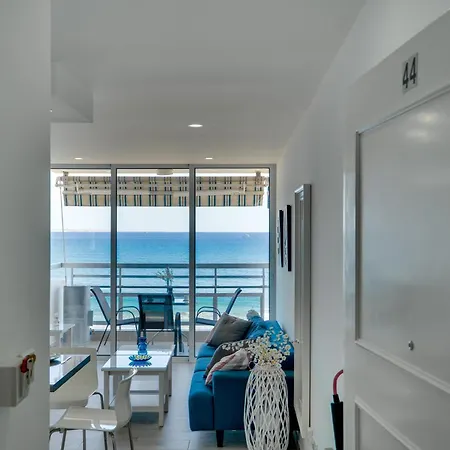 Makenzy Sandy Beachfront Paradise *