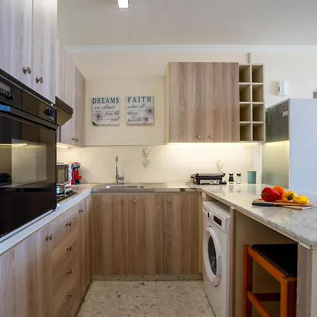 Makenzy Sandy Beachfront Paradise *